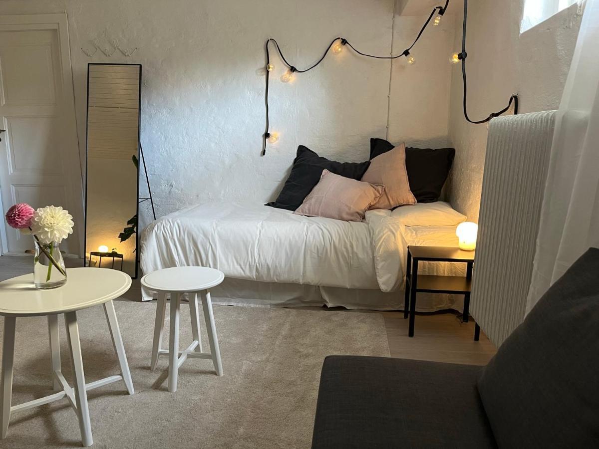 Spacious & Affordable Stay, 8 Sleeps With Garden! *