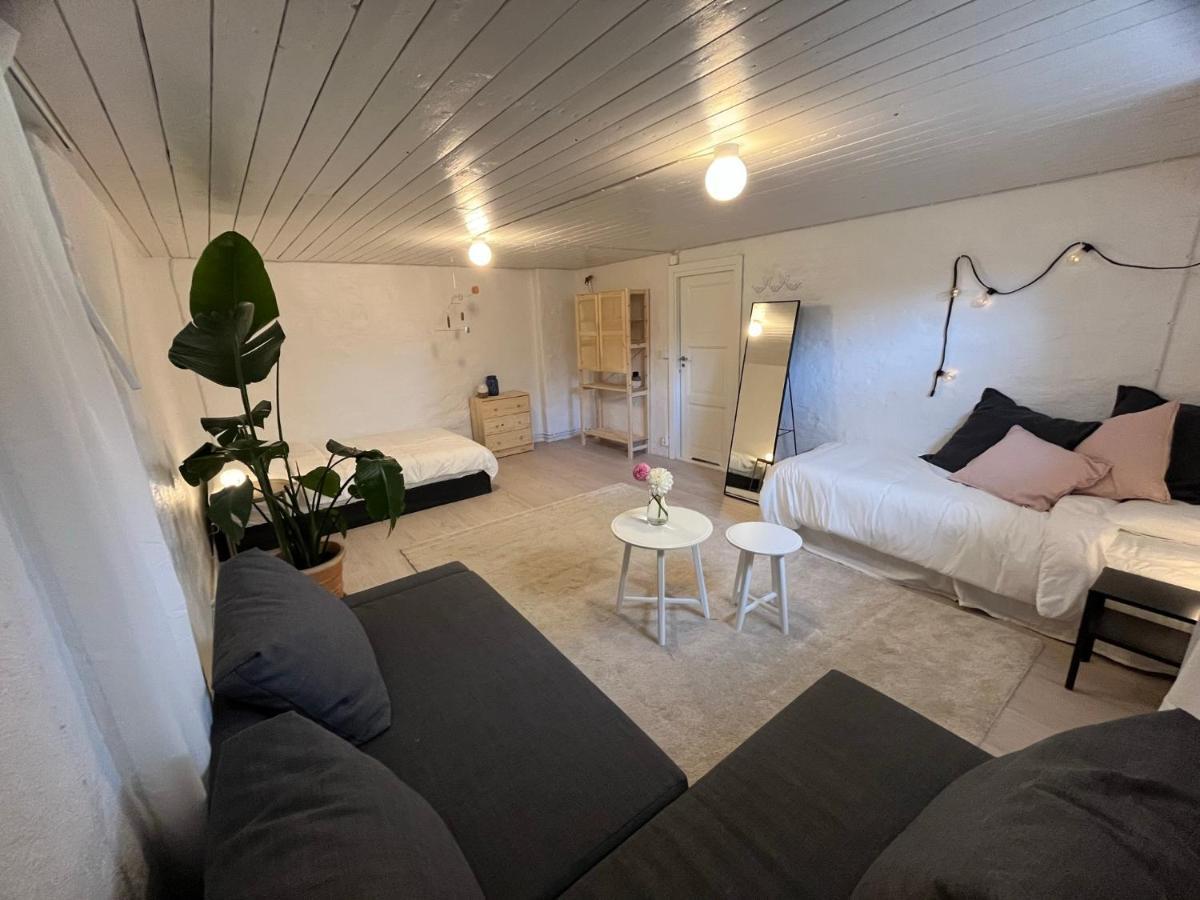Spacious & Affordable Stay, 8 Sleeps With Garden! * Göteborg