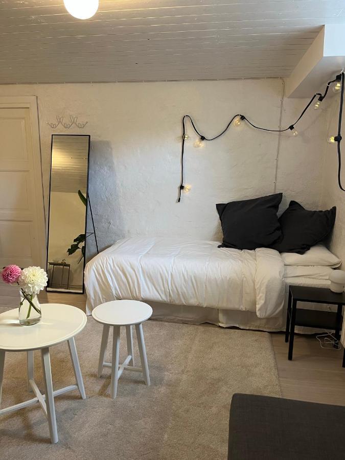 Spacious & Affordable Stay, 8 Sleeps With Garden!