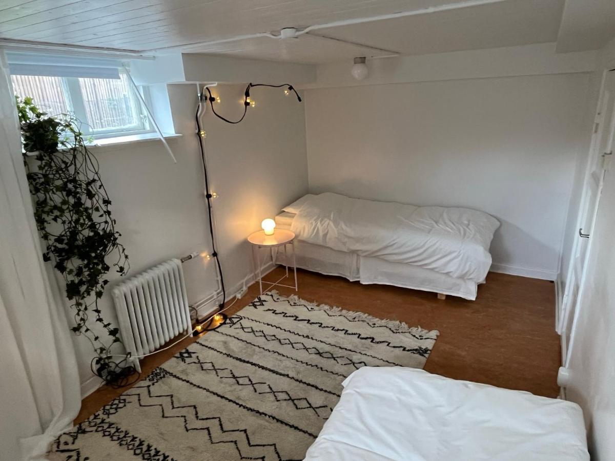 Leilighet Spacious & Affordable Stay, 8 Sleeps With Garden! *