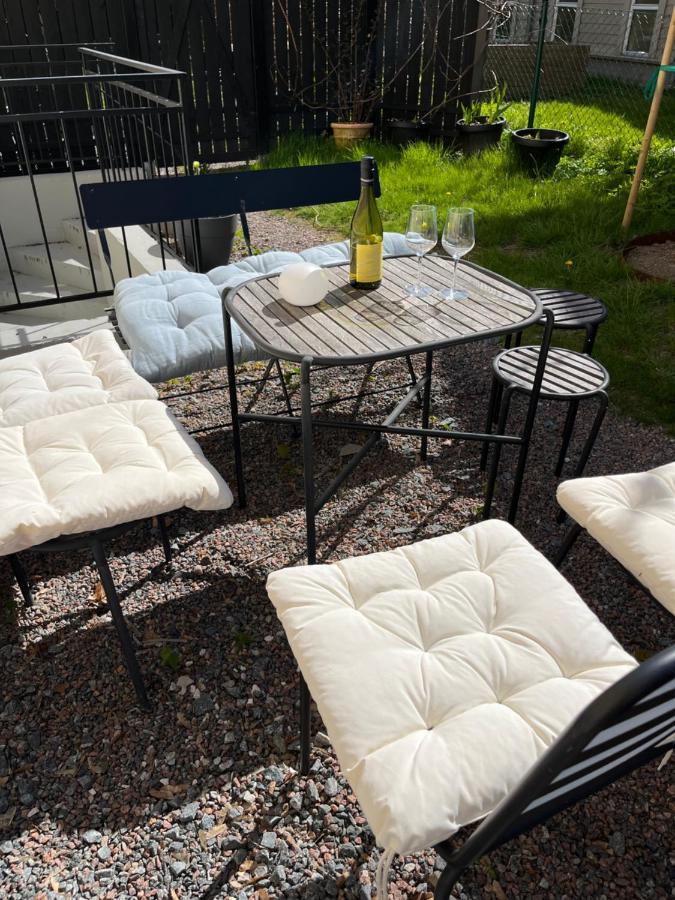 Spacious & Affordable Stay, 8 Sleeps With Garden! Leilighet