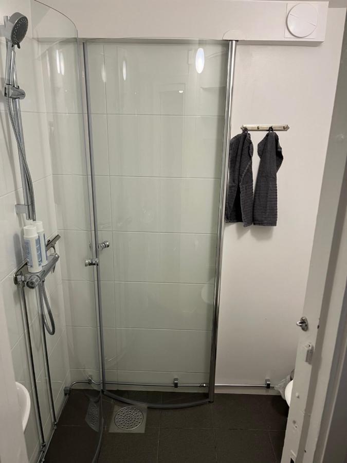 Spacious & Affordable Stay, 8 Sleeps With Garden! * Göteborg