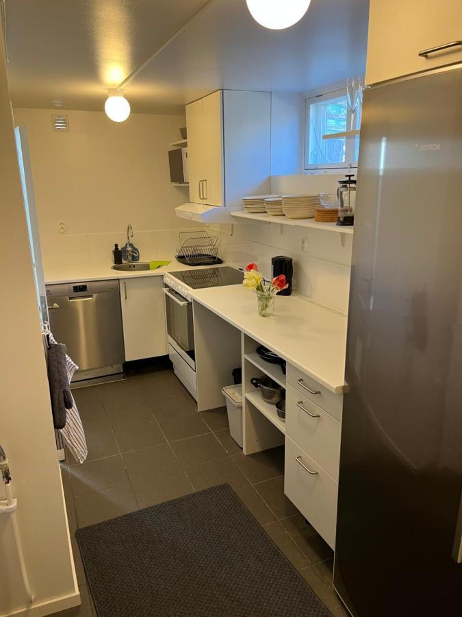 Spacious & Affordable Stay, 8 Sleeps With Garden! Göteborg